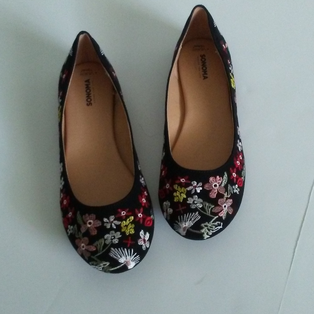 Sonoma Evie Black foral ballet flats